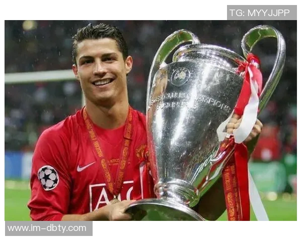 罗马诺透露格伊加盟曼城的消息即将正式公布引发球迷热议